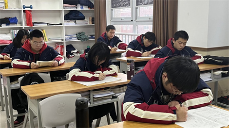 郑州高考复读班哪里最好_高三复读班学费多少钱_优状元培训学校