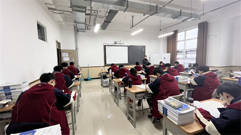 郑州高三复读学校电话_高考复读学校怎么样_优状元复读班一年几万